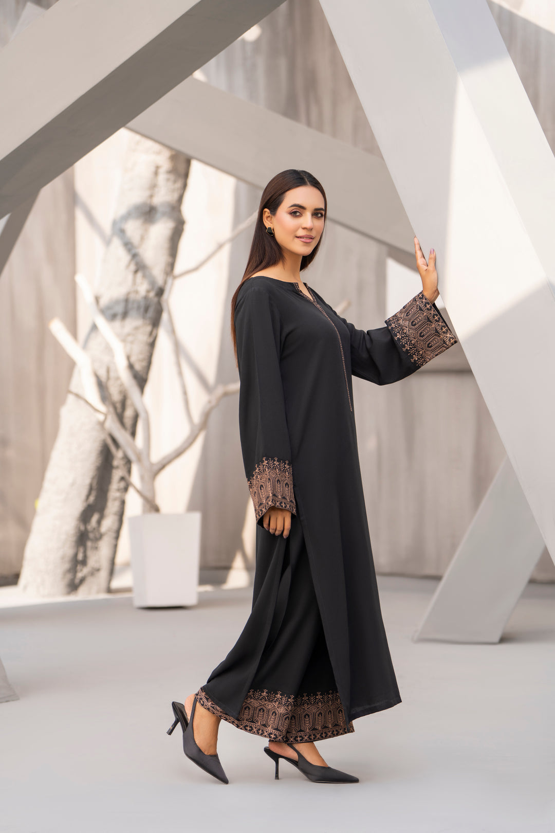 Black Karandi Embroidered 2pc